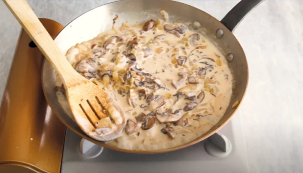 prepare sauce for beef stroganoff